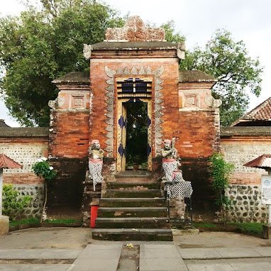 lingsar temple